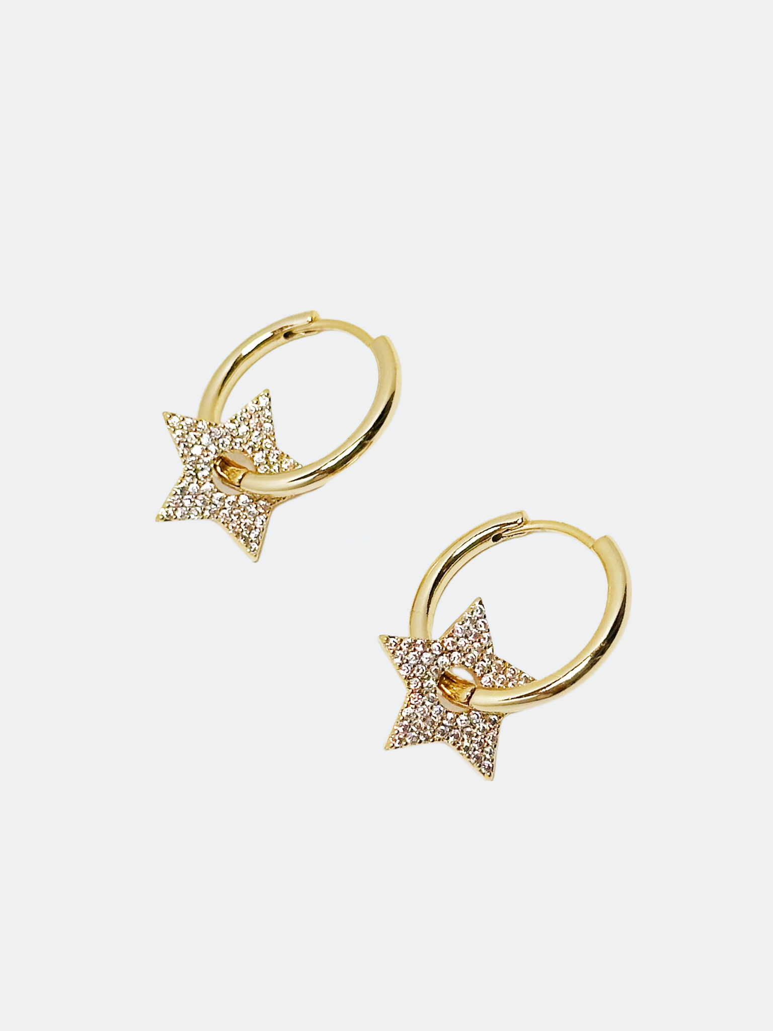 Guldfärgad hoops med stjärnor och Cubic Zirconia