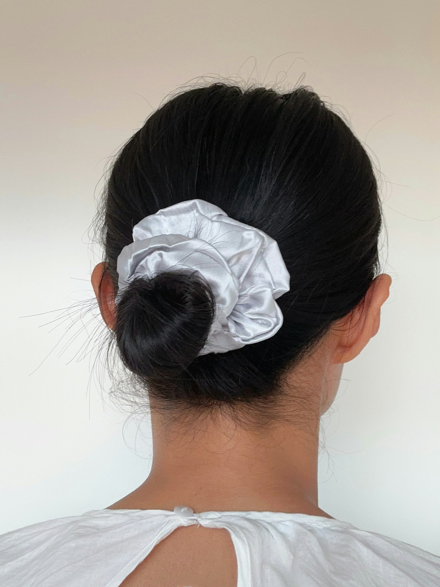 Mullbärssilke scrunchie Babyblå 10cm
