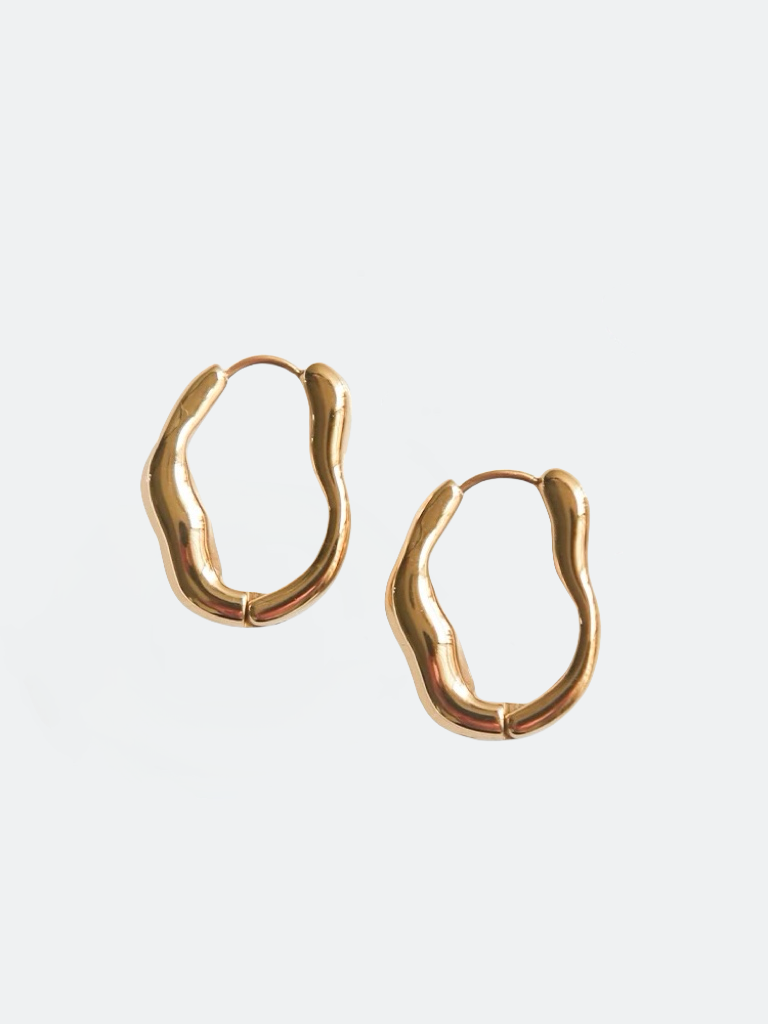 Hoops i stål med 18k guld med vågdesign