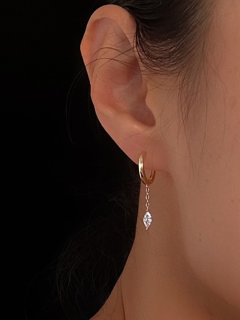 Små hoops i 18k guldpläterat äkta silver med Cubic Zirconia