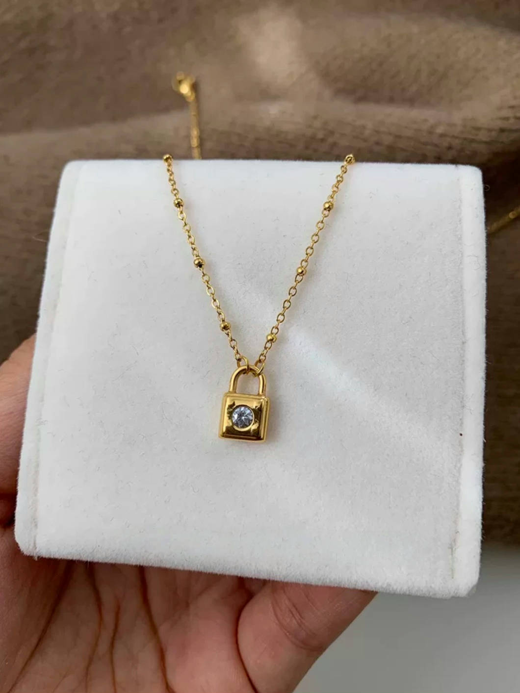 REA Halsband i stål med 18k guld med låsa och Cubic Zirconia