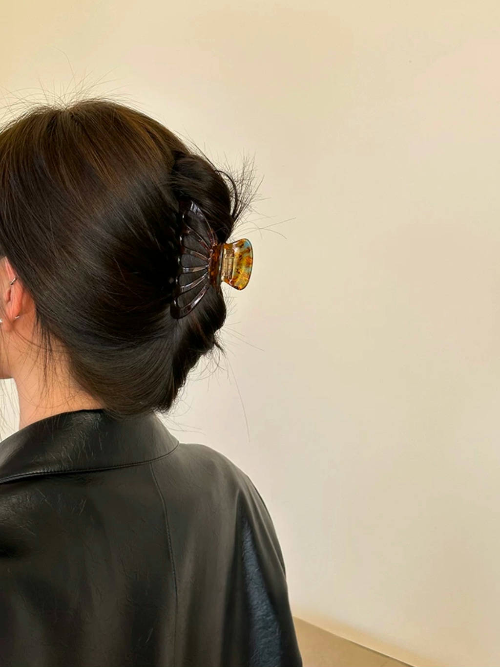 REA Hårklämma med skalform Ihålig design