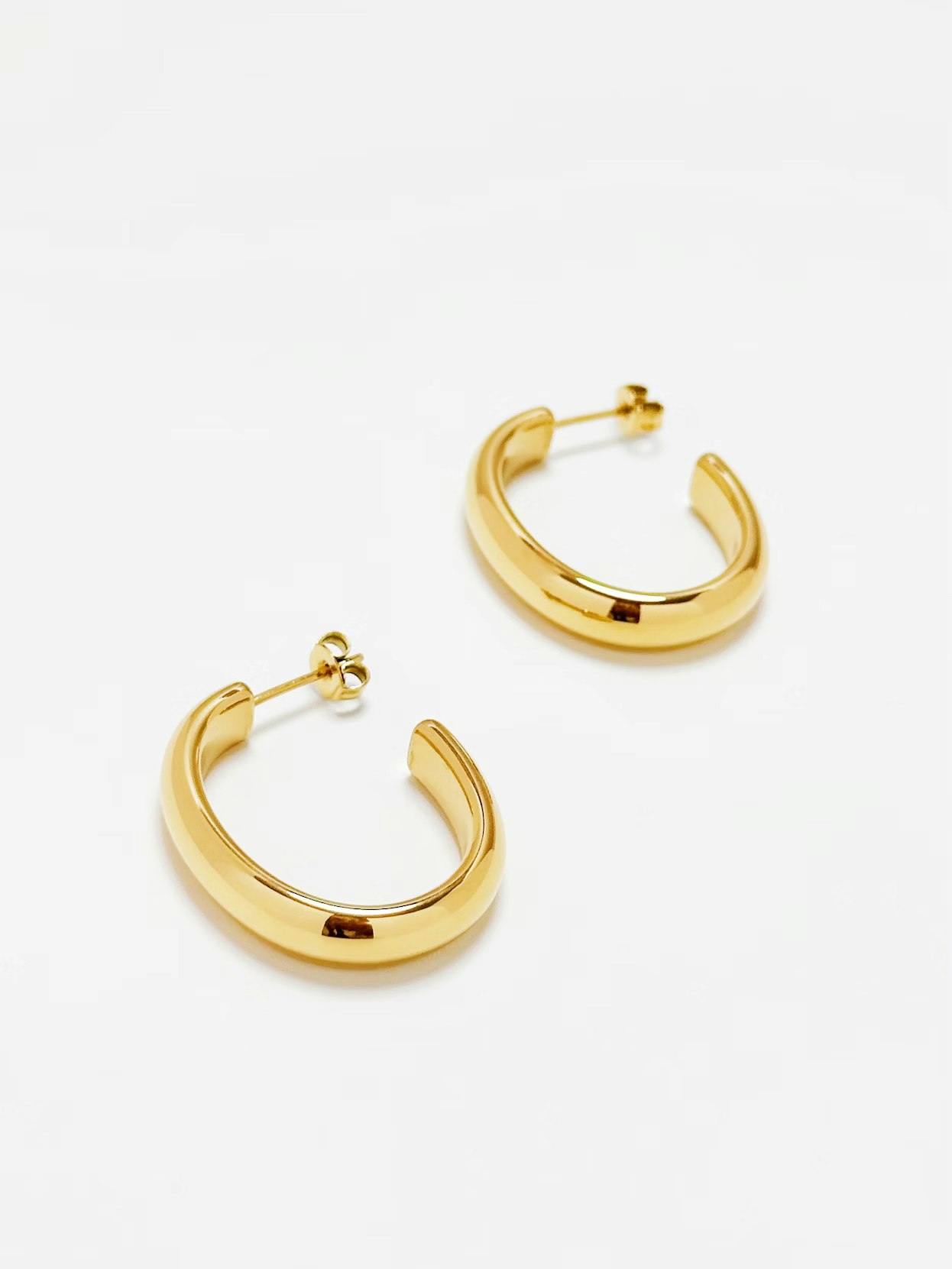 Hoops i stål med 18K guld och bred design