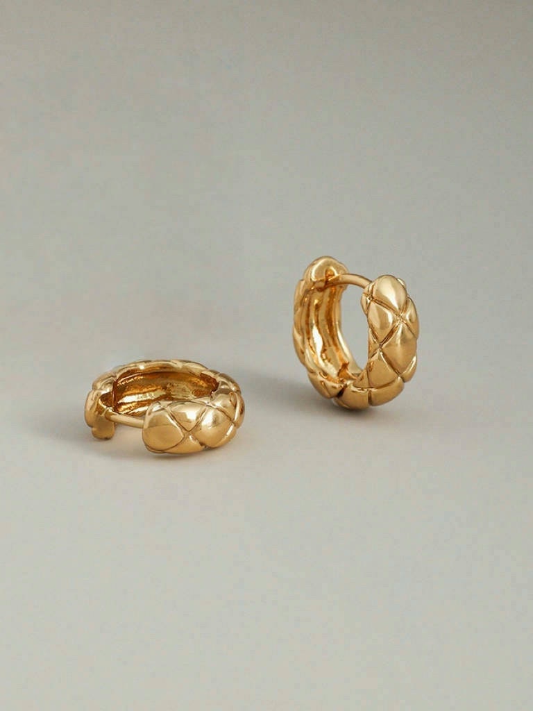 Små hoops guldpläterade med 18K guld med rutigt mönster