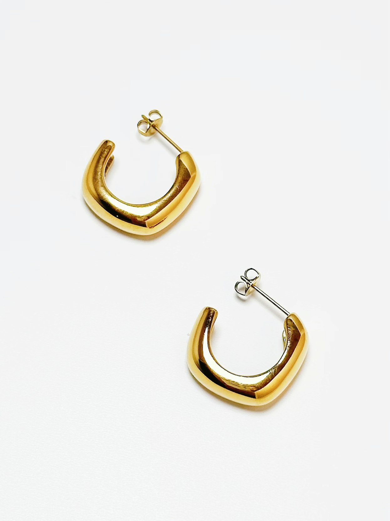 Hoops i stål med fyrkantig design