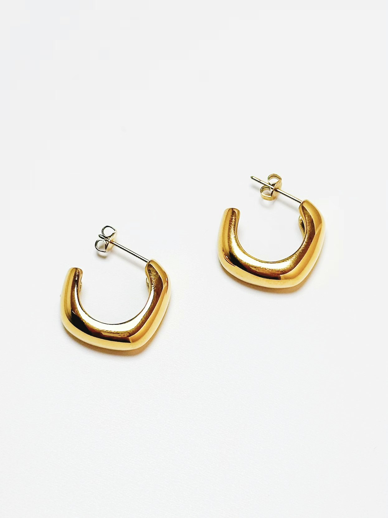 Hoops i stål med fyrkantig design