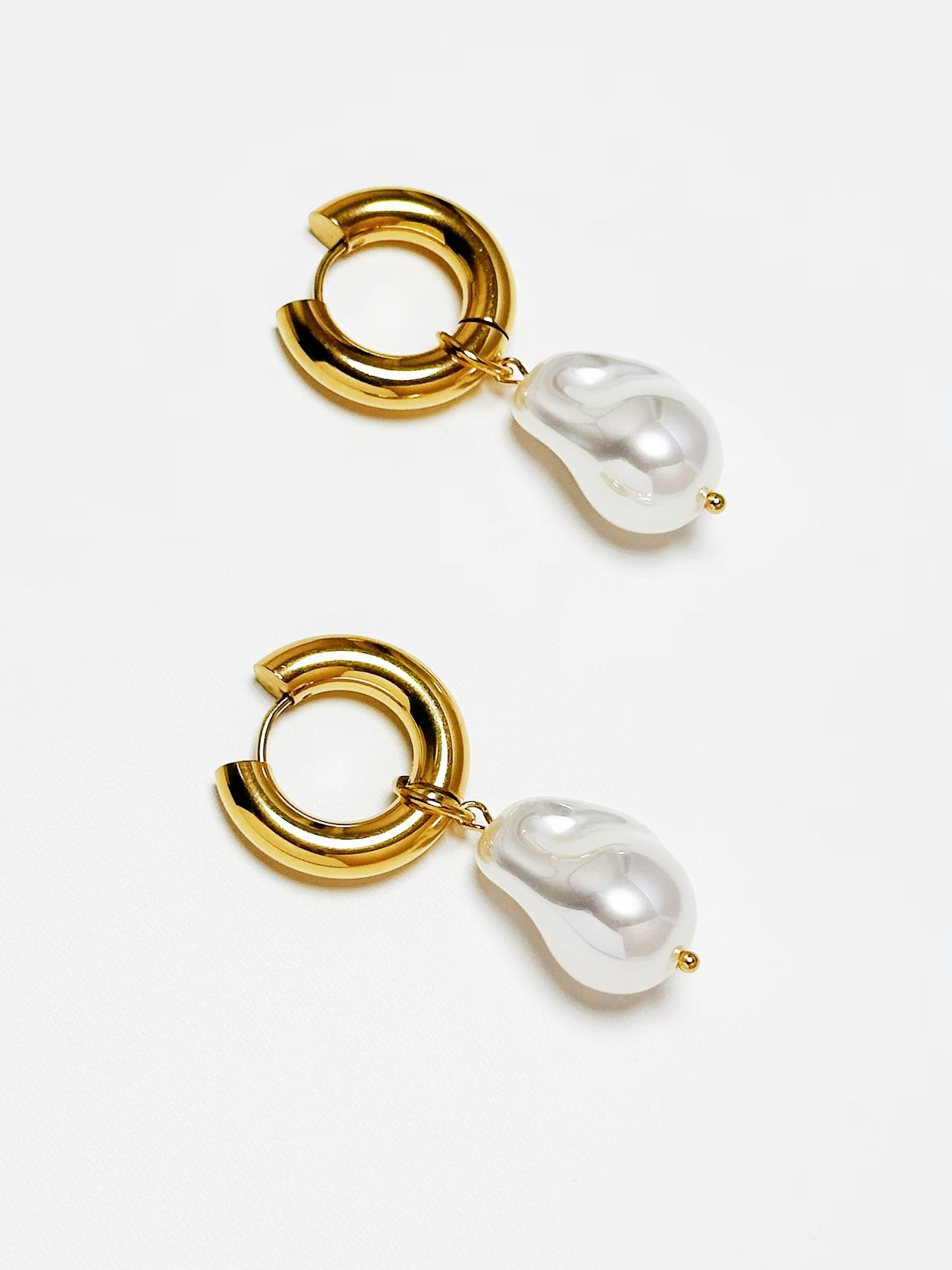Tjocka hoops i stål med 18K guld och stor pärla