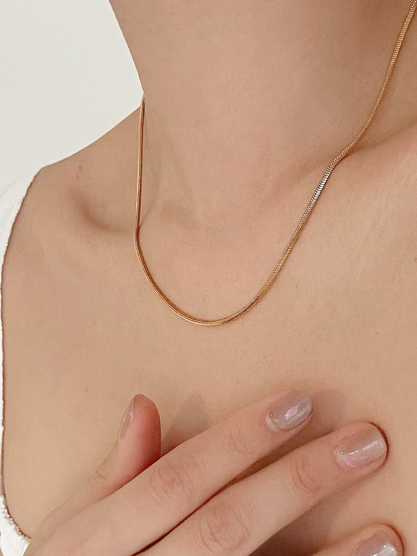 Halsband i stål med 18k guld med ormkedja 1,2 mm