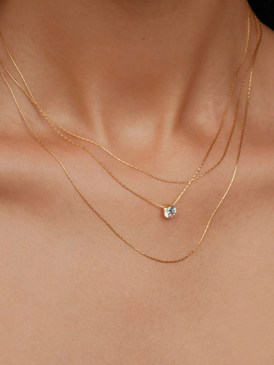 Halsband i stål med 18K guld med glasstenar