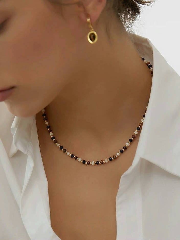 Halsband i stål med natursten och pärlemor