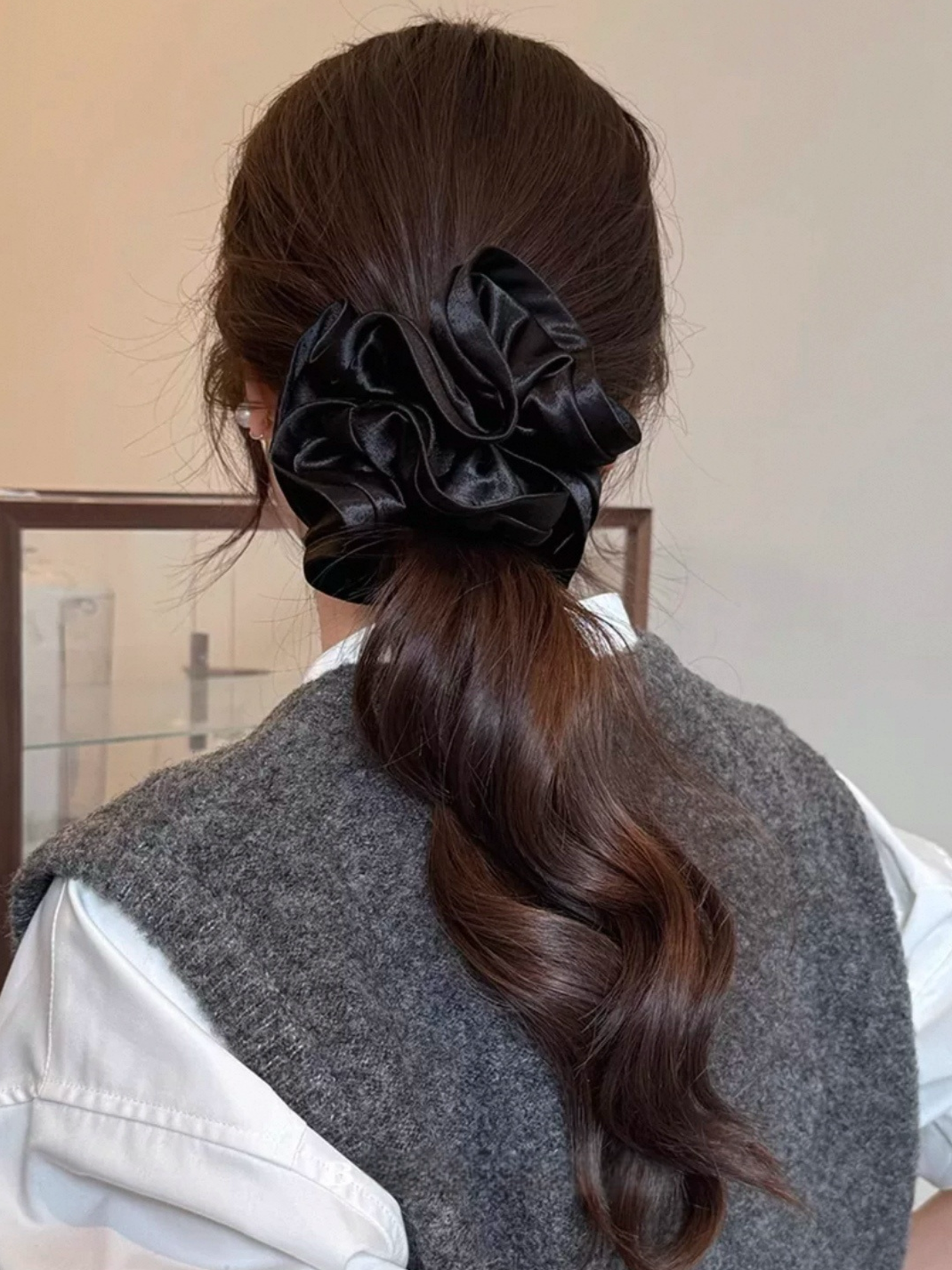 Stor svart scrunchie