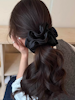 Stor svart scrunchie