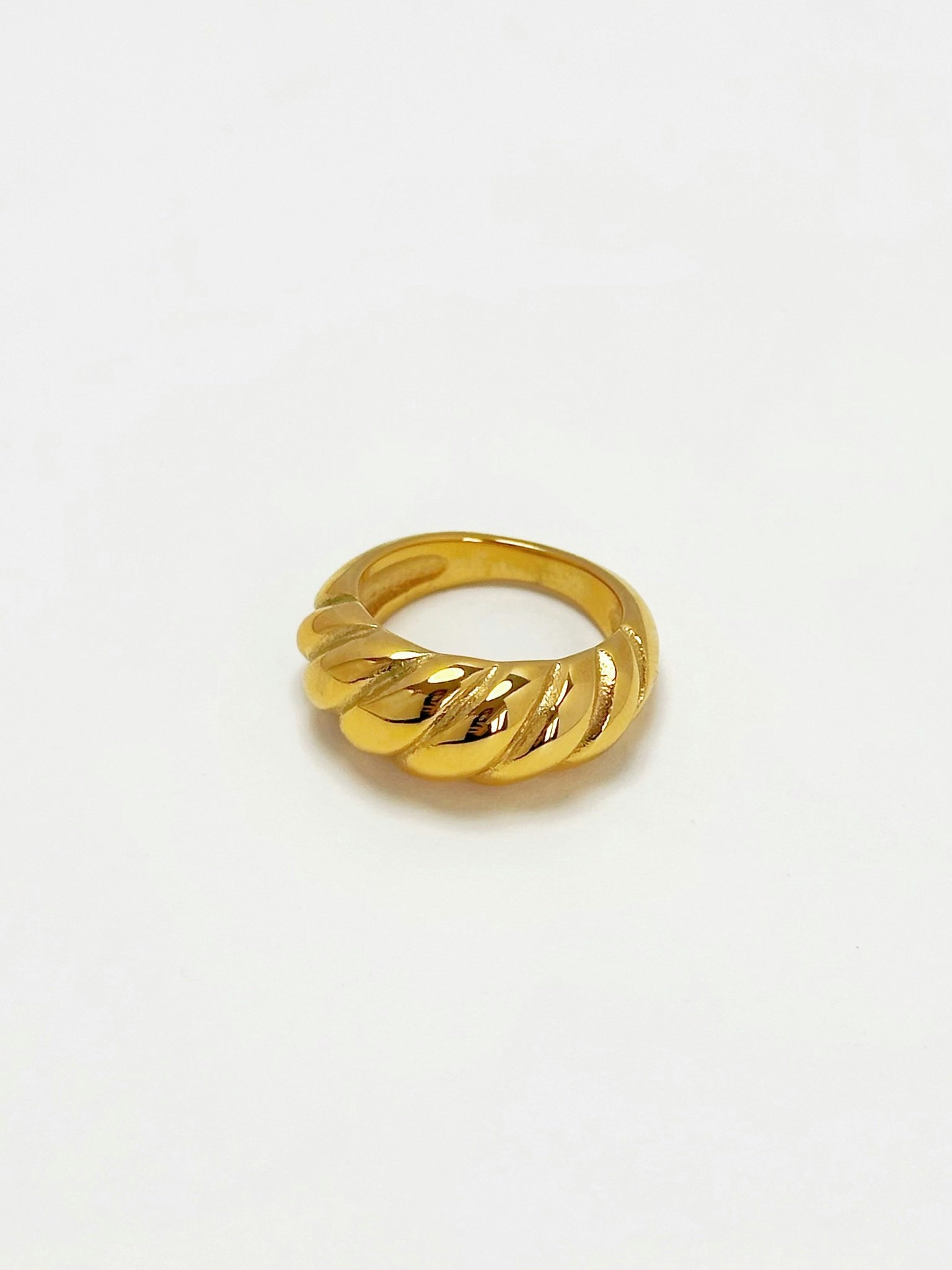Chunky ring i stål med 18k guld med tvinnat mönster