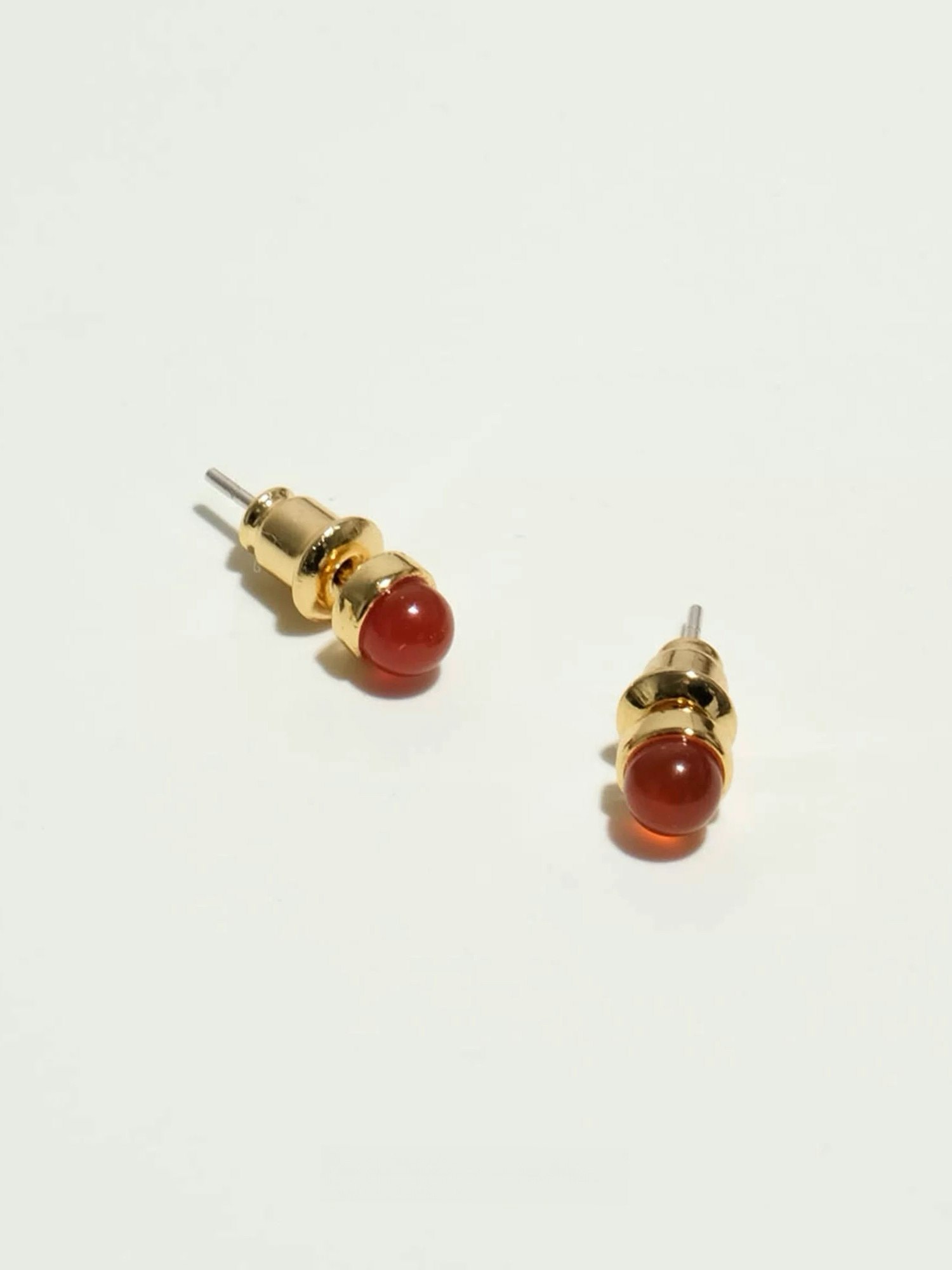 Feng Shui örhängen - Röd agat studs