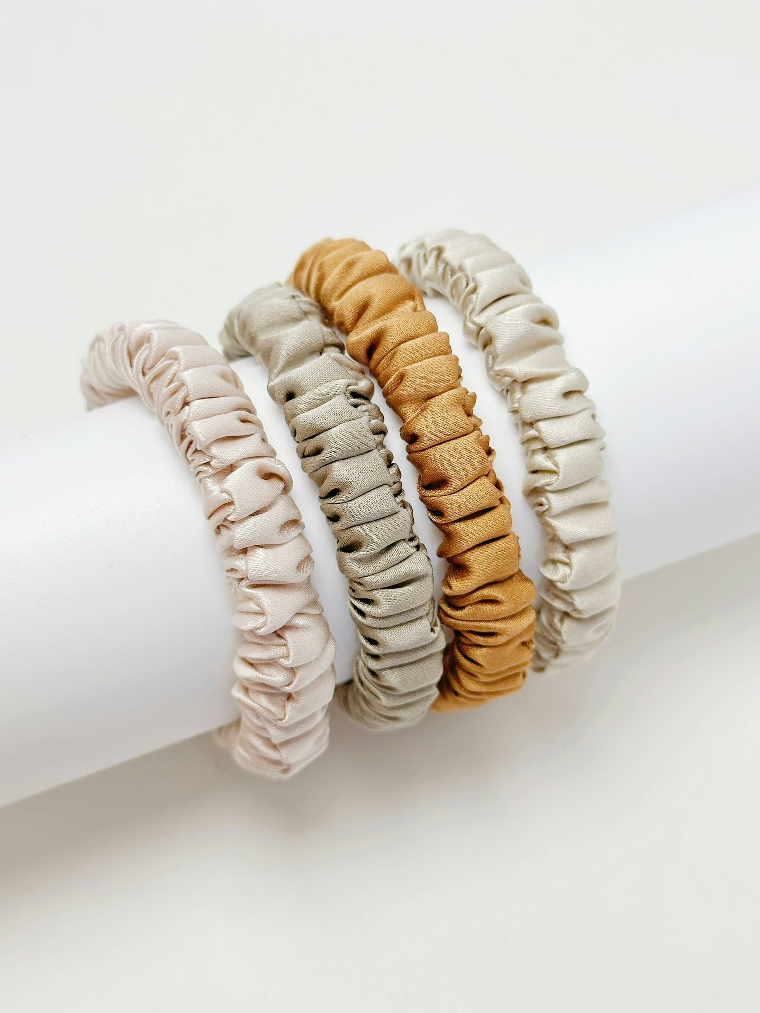 4-pack Mullbärssilke scrunchie i jordnära färger mix