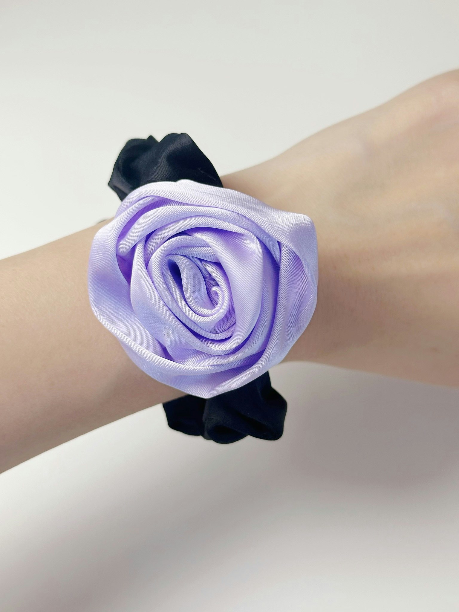 Scrunchie med rosor ，Lavendel