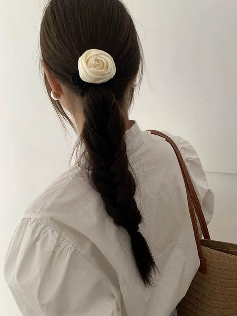 Scrunchie med rosor ，Vit