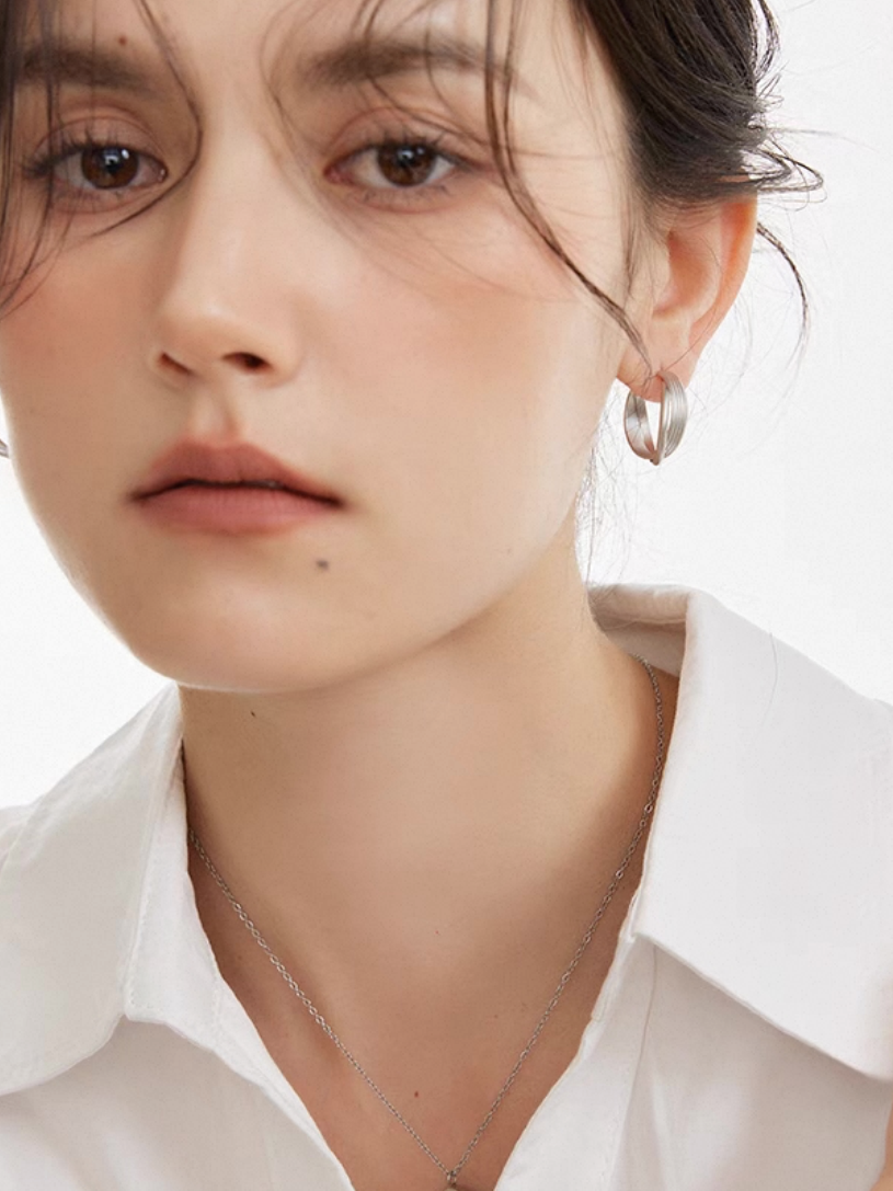 Hoops med tvinnad design