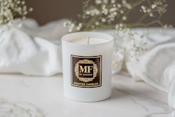 Doftljus - Lily & Cotton, Pudrigt & blommigt sojadoftljus. Storsäljare!