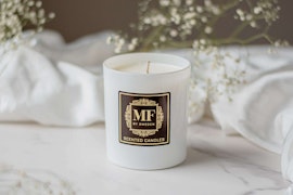 Doftljus - Lily & Cotton, Pudrigt & blommigt sojadoftljus. Storsäljare!