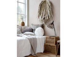 Lampa med rottingsskärm