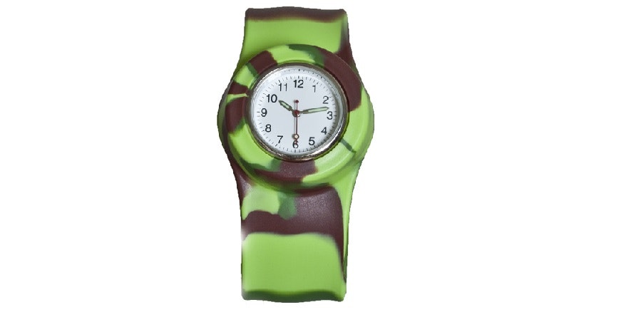 Slap watch i grönt kamouflage - lätt att sätta på handleden