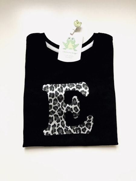 Bokstavströja - T-shirt med bokstav i leopard silvermetallic