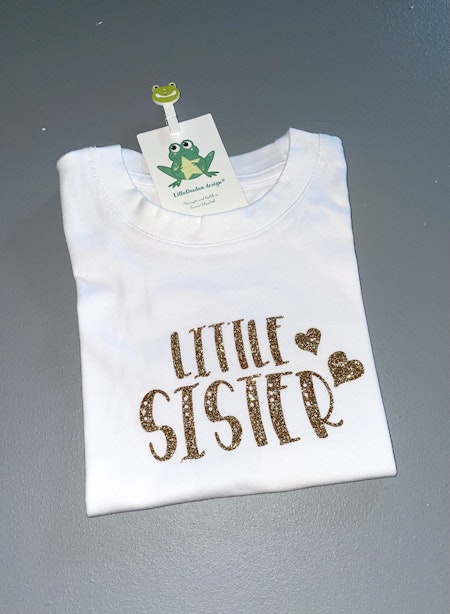 T-shirt Vit, text Little Sister, Guldglitter, Strl 1-2 år