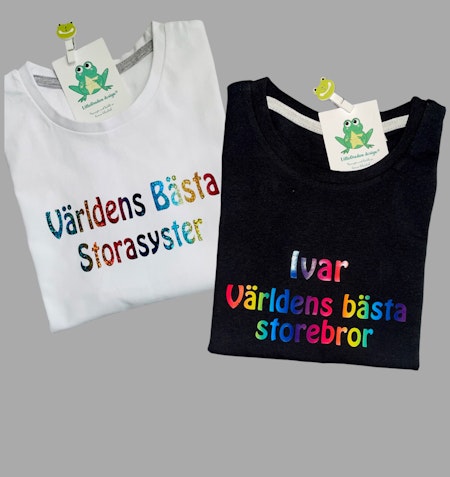 Tshirt "Världens Bästa...", typsnitt 6, Regnbåge Skimmer o Regnbågsränder