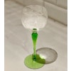 Set med sex stycken vitvinsglas med grön fot