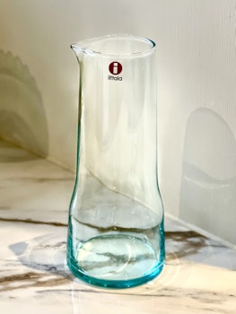 Liten kanna av glas  Iittala ”Essence” water green