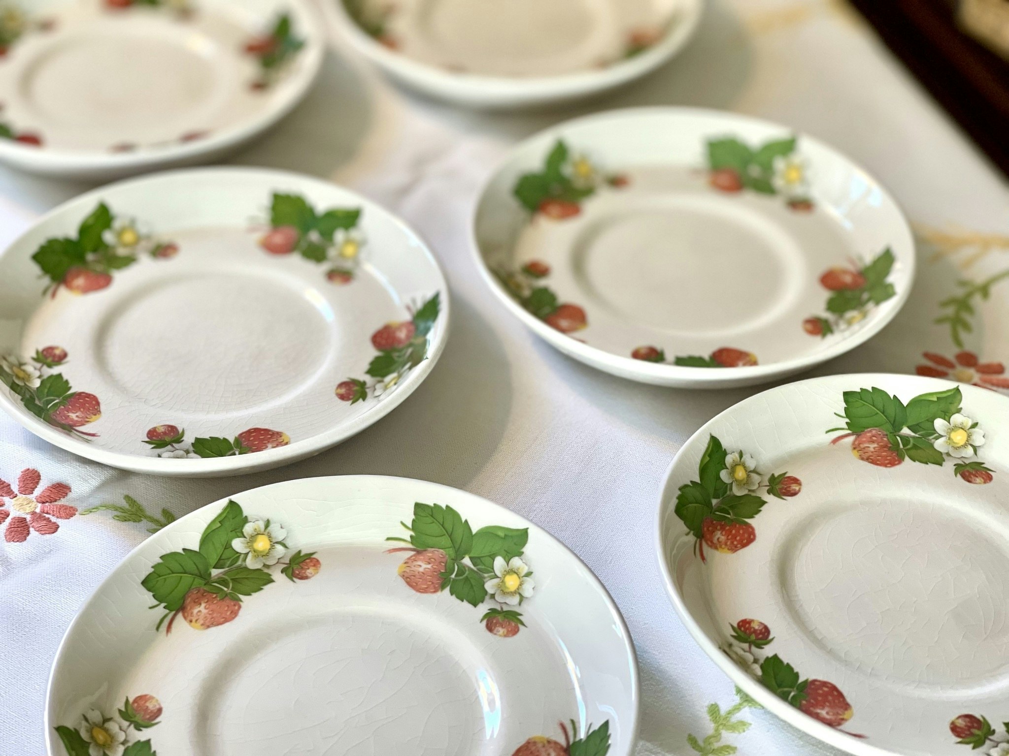 8 koppar och fat med jordgubbar Portmeirion Pottery England