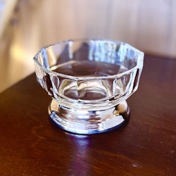 Glasskål med metallfot