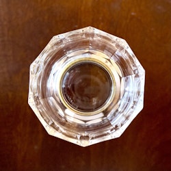Glasskål med metallfot