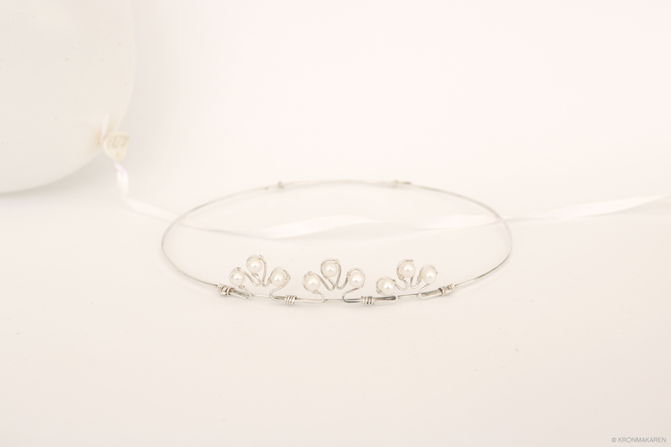 TIARA CIRCLET - PEARLS ARE FOREVER: 3:A