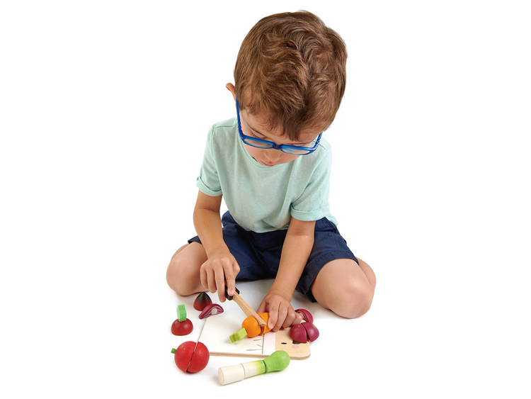 Lek kök med Skärbräda med grönsaker från Tender Leaf Toys