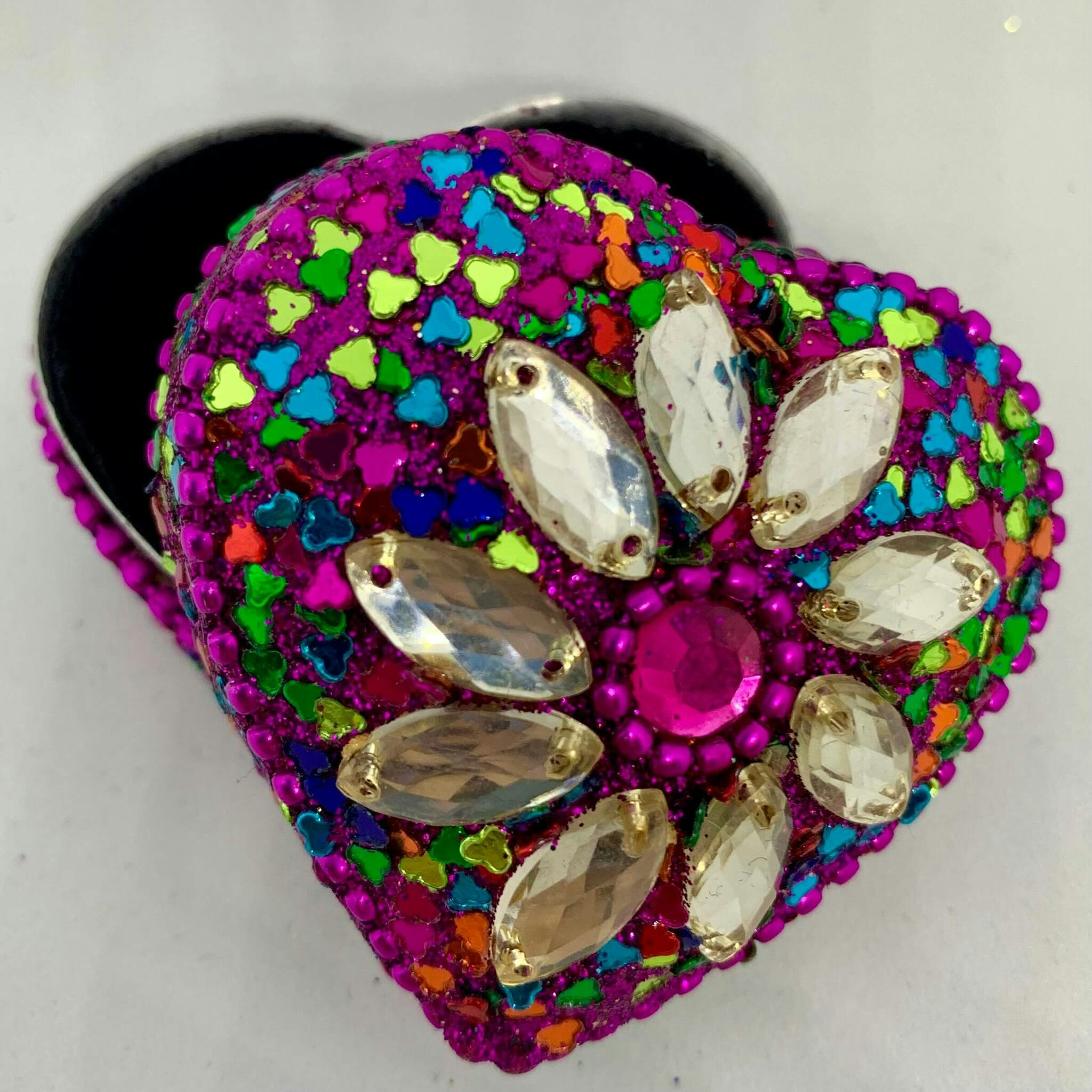 Fina hjärtformade askar med diamanter (många varianter att välja bland)