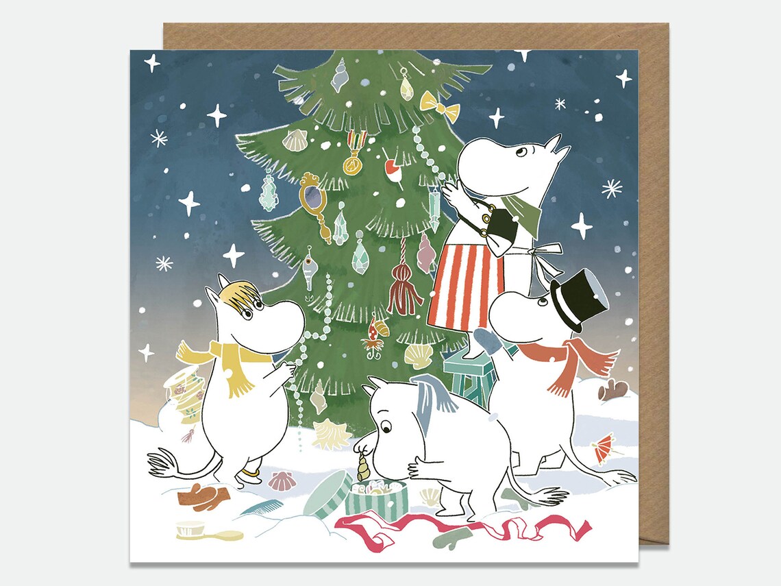 Julkort med kuvert - Mumintrollen klär granen (Fraktfritt)