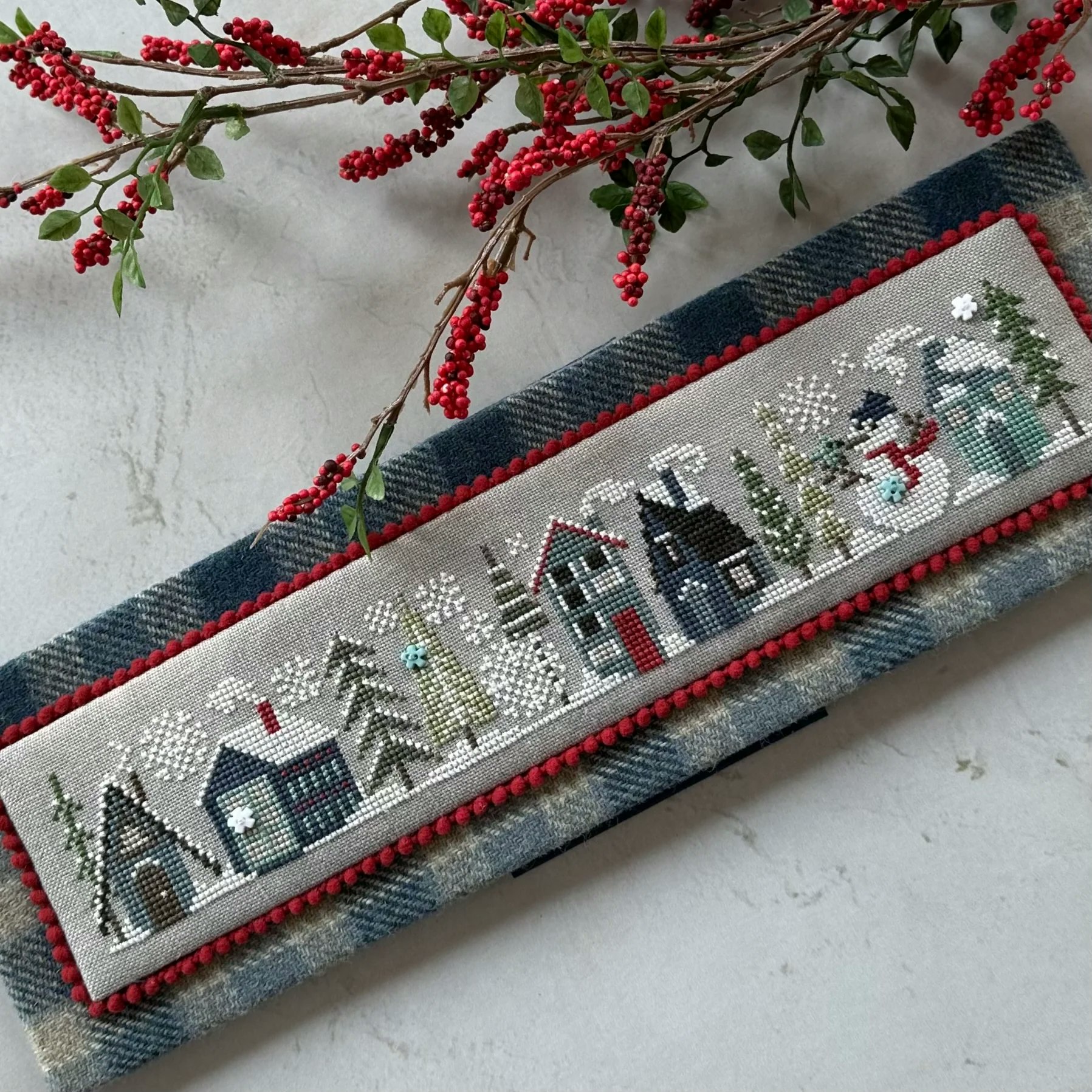 Frosty Tiny Town - Heart in Hand