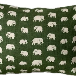 Kuddfodral Elefant 40x30 cm, grön - Svenskt Tenn