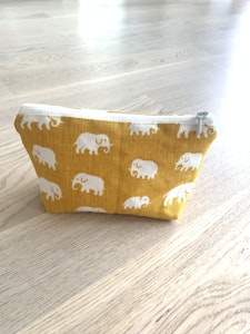 NECESSÄR M, Elefant gul, Svenskt Tenn