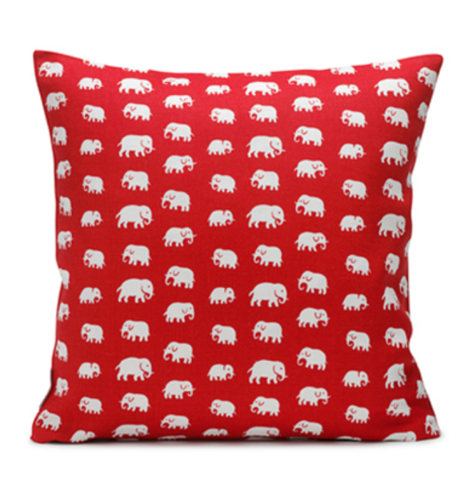 Kuddfodral Elefant 50x50 cm, röd - Svenskt Tenn