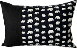 Kuddfodral Elefant 60x40 cm, svart - Svenskt Tenn