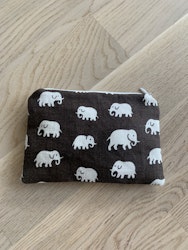 CLUTCH-VÄSKA S, Elefant brun, Svenskt Tenn