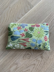 CLUTCH-VÄSKA S, Herbarium grön, Stig Lindberg