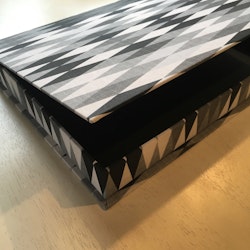 VÄVKLÄDD Box A4+, Harlequin black