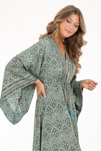 MALIKA DRESS AQUA/CREME/GOLD