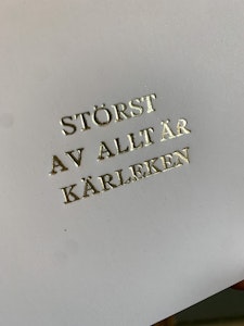 Handpräglat KORT - STÖRST AV ALLT ÄR KÄRLEKEN