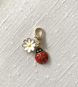 NYCKELRING Lycka, 🐞 + 🌸