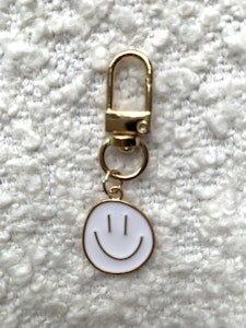 SMILE, vit - NYCKELRING